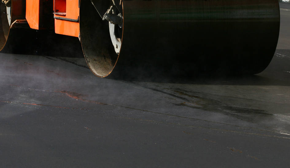 Read more about the article Asphalt vs Concrete Paving: Which One is Right for My Project?