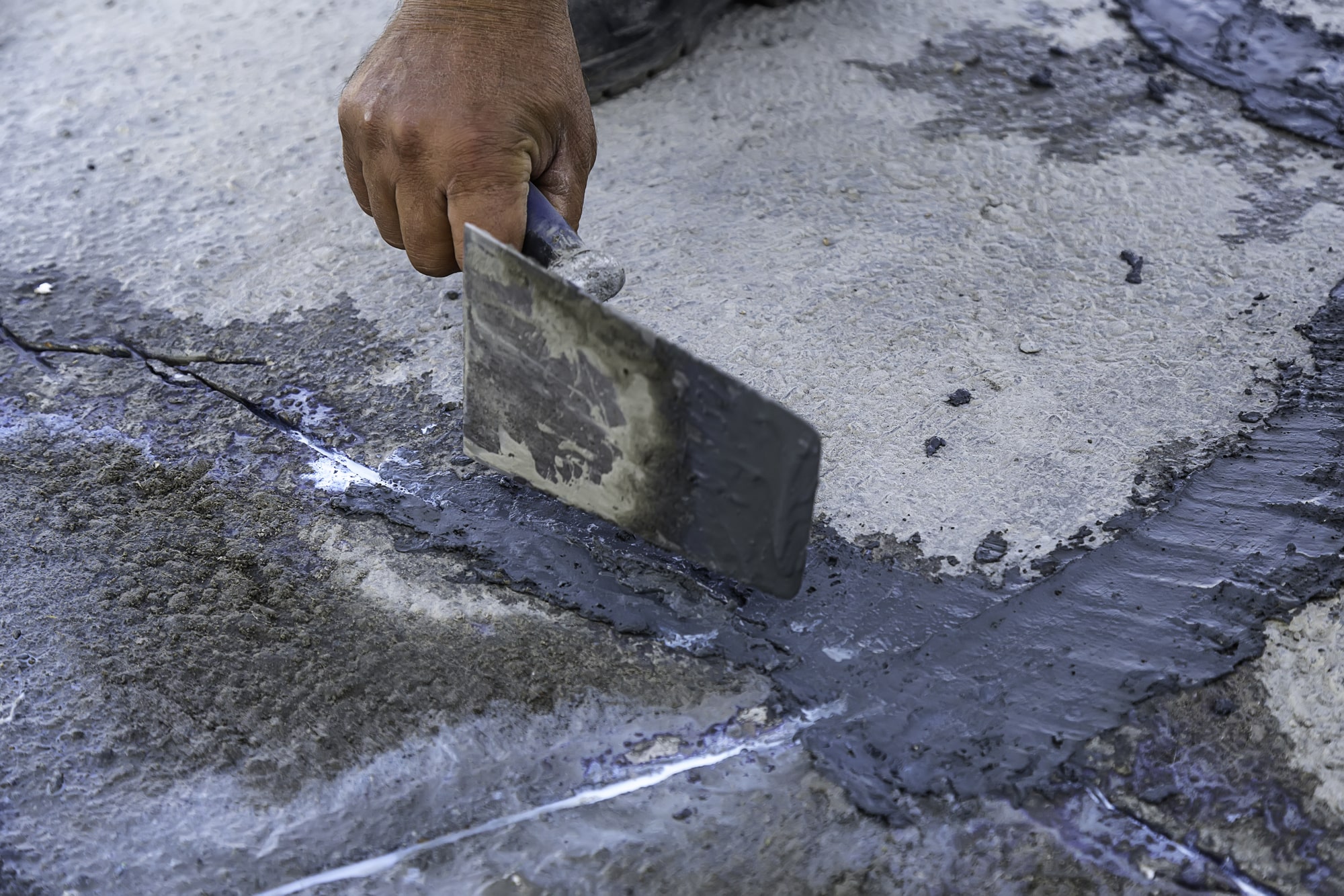 Read more about the article The Functional Benefits of Crack Filling in Concrete Surfaces